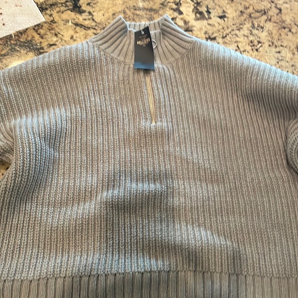 Women’s Hollister Sweater in grey size small